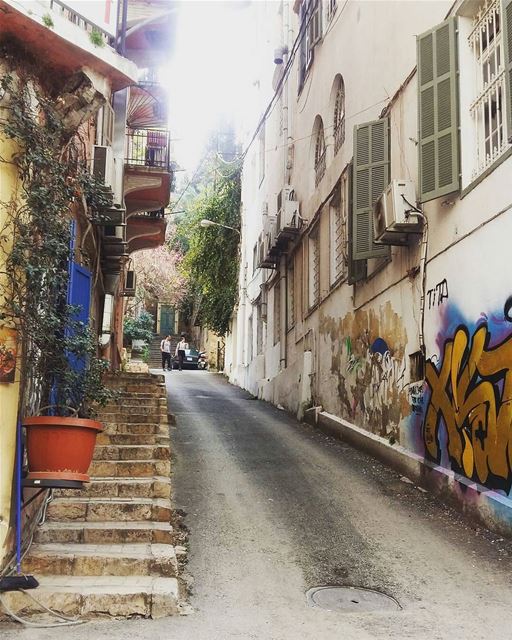 Street art!! 🔊🔝🏡👣By @as.interiors  Gemmayze  Beirut  Liban  Libano ... (Gemmayze)