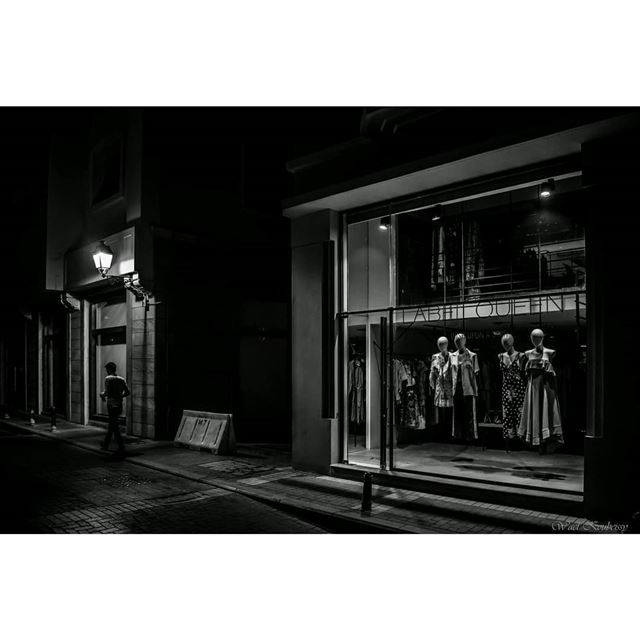  street  lebanon  downtown  night  bnw  blackandwhite  windowdisplay ... (Saifi)