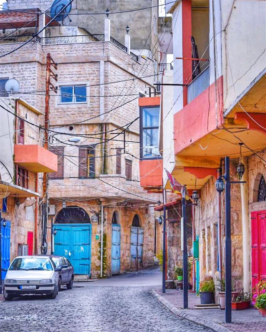 Street vibes & colors 😍Wishing you a hopefully colorful day 💙❤️💚... (Zgharta)