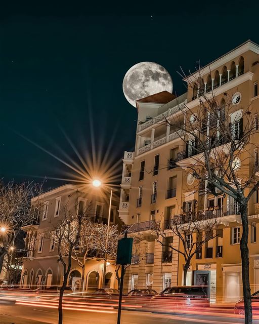  streetphotography  streetlights  architecture  photooftheday ... (Downtown Beirut)