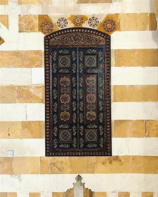  stripes  arabwindow  arabicstyle  beiteddine  beiteddinepalace ... (Beiteddine Palace)