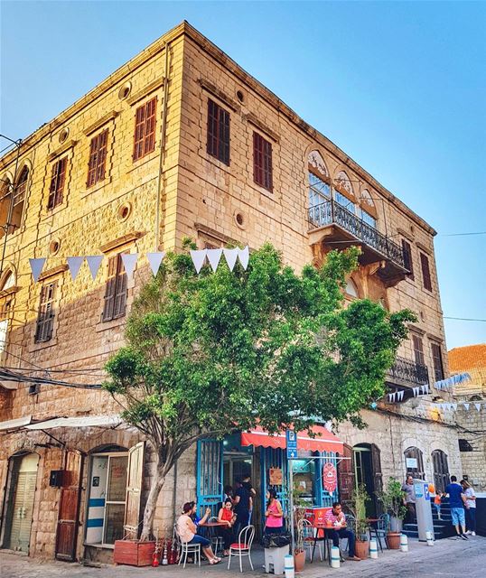 Summer on the streets of Jounieh 🌴Существует мнение, что арабские/восточн (Jounieh Summer Festival)