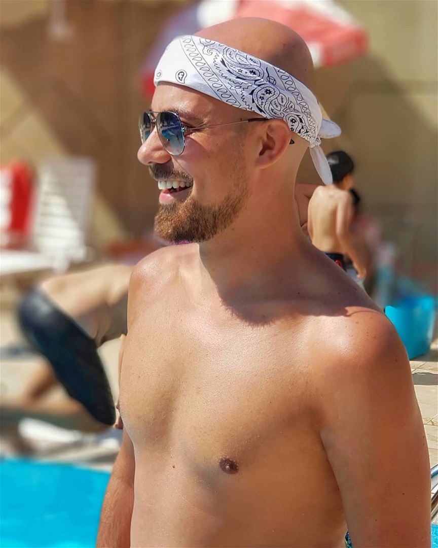 Summer's in the air, baby, heaven's in your eyes .. 🤩...