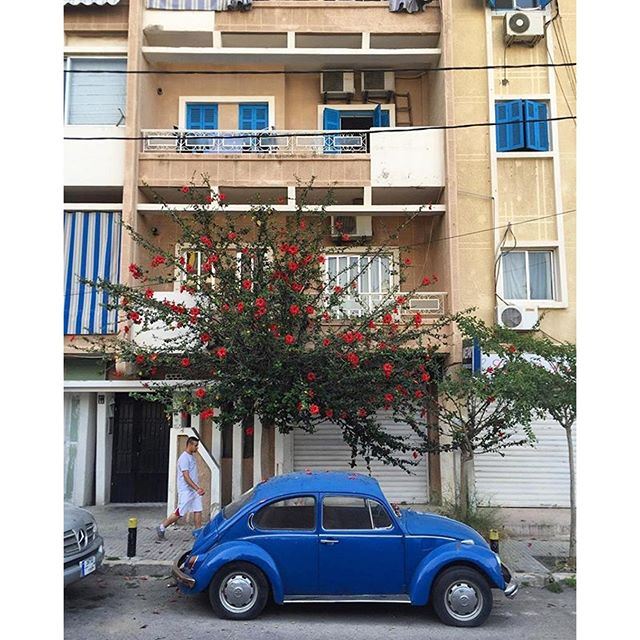 Summer scene in the streets of Beirut ❤️🚙💙 (Beirut, Lebanon)