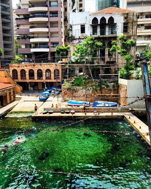 Summer vibes ☀️☀️☀By @sarahdemenassa  AinElMrayseh  Beirut  Liban  Libano... (Ain El Mreisse, Beyrouth, Lebanon)