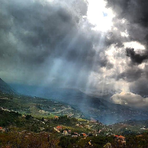  sun  shy  wonderfulview  supernatural  light  skyline  cloudscape ... (Akoura, Mont-Liban, Lebanon)