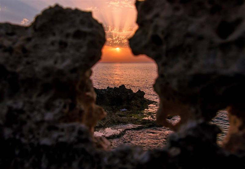 🌅🌅..... sun sunsets sunset view clouds beach oceon camping rocks... (Selaata)