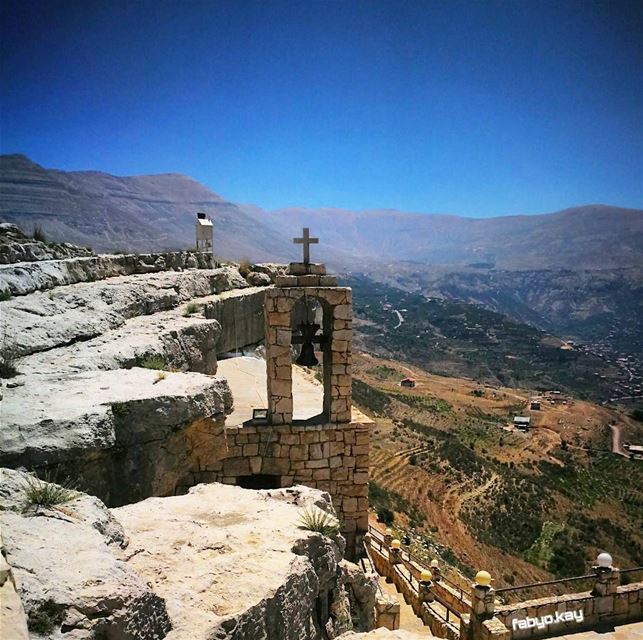  sunday church jesus cross croix ig_lebanon insta_lebanon igersbeirut... (Hadchît, Liban-Nord, Lebanon)