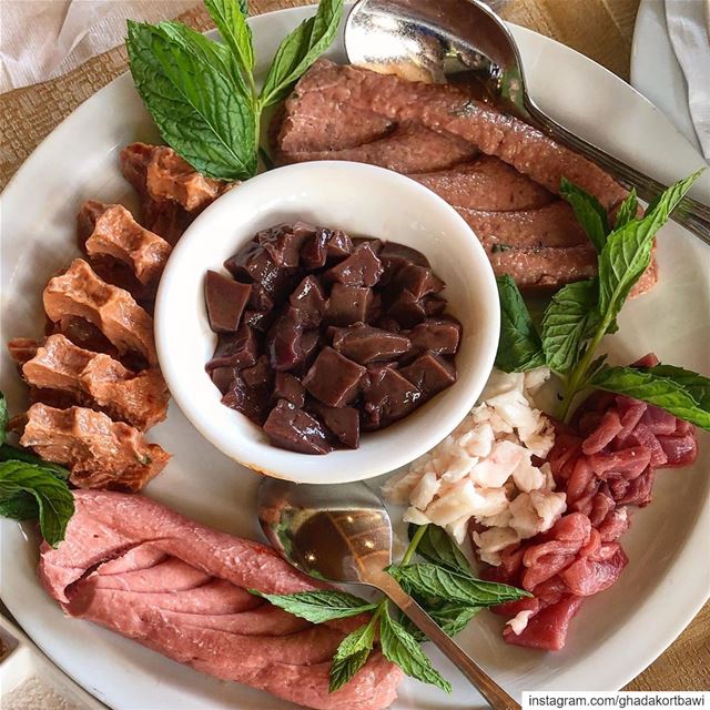 Sunday meating.... raw  meatplate  weekendfood  tartare  kebbe ... (Al Sakhra - Cliff House)