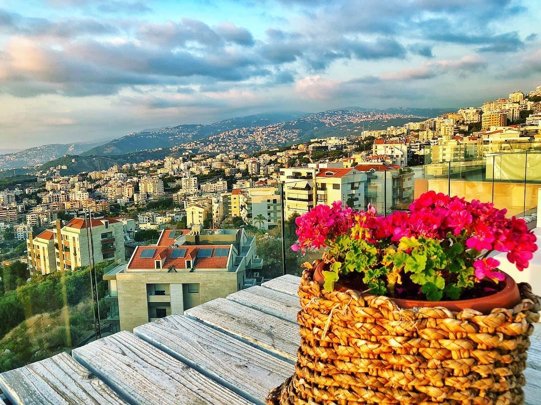Sunday 🌺 @sarinesss ....... Lebanon  Beirut  Liban ... (Er Râbié, Mont-Liban, Lebanon)