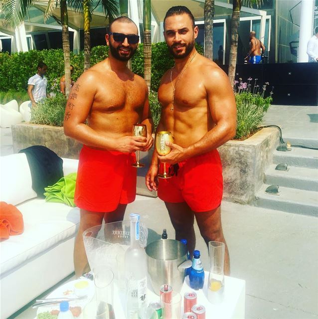  sundayfunday  sundayvibes  Veerlb  eventing  beirut  lebanon  brothers 👮� (VEER Boutique Hotel & Beach Club)