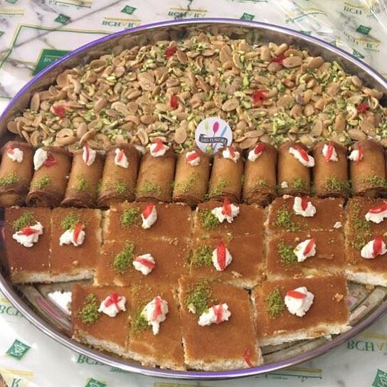 Sundays can’t end if u do not eat arabic sweets 🤦‍♀️🤷‍♀️ C’est la vie 🤷‍ (Bchara Sweets Zgharta)