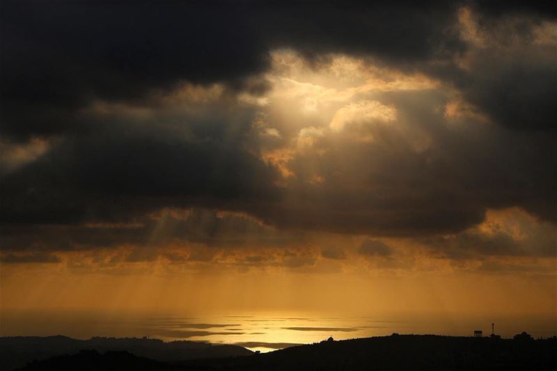 sunlight 🌅.... sunset sunsetporn sunsetpics landscape... (Jarjoûaa, Al Janub, Lebanon)