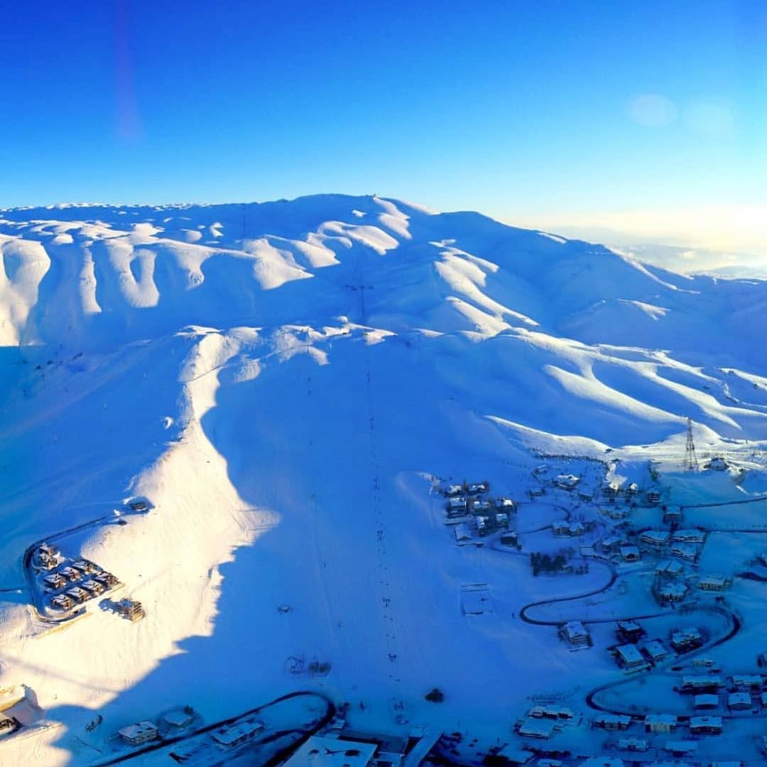 Sunny Sunday and the Slopes are open! What are you waiting for?? يللا عالتل (Kfardebian,Mount Lebanon,Lebanon)