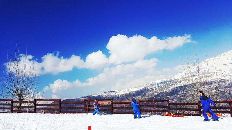 Sunny Winter ski  mountains  clouds  family  club sun  snow ... (Zaarour)