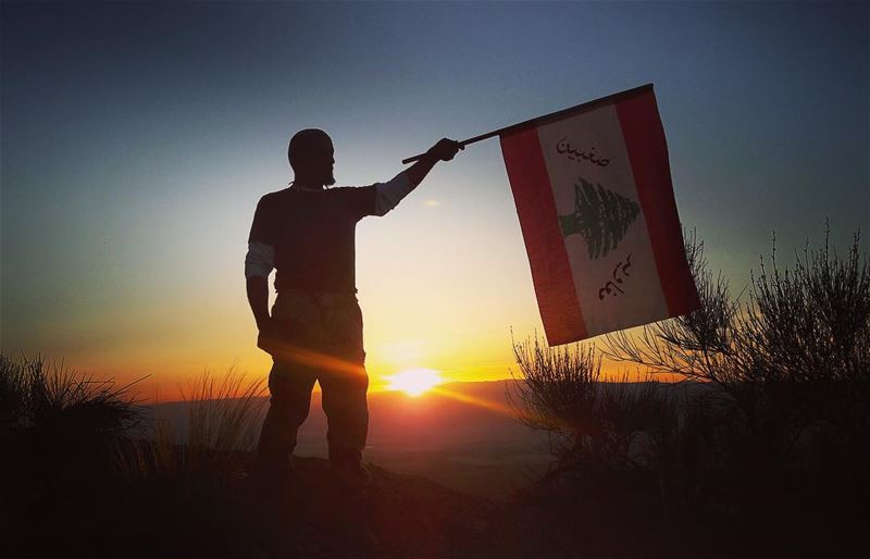 Sunrise 💛 bymom  dad  flag  lebanon  sunrise  mountain  bekaa  barouk ... (Barouk Mountain)