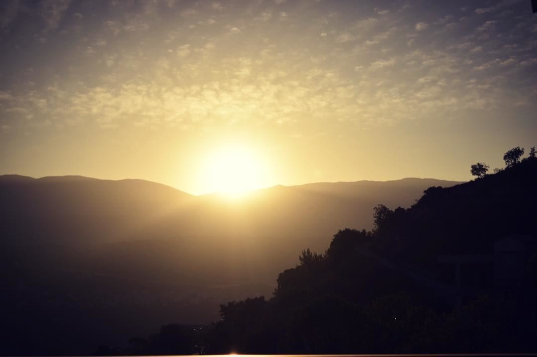  sunrise  sun  sunray  sunrays☀️  sunrays  goodmorning  houseviewing ... (Mazraat El chouf)