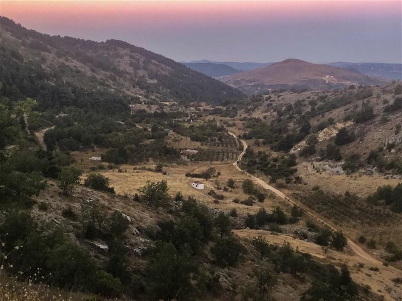 Sunrise ........ sunrise  mountain  mountains  colors  horizon ... (Chouf)