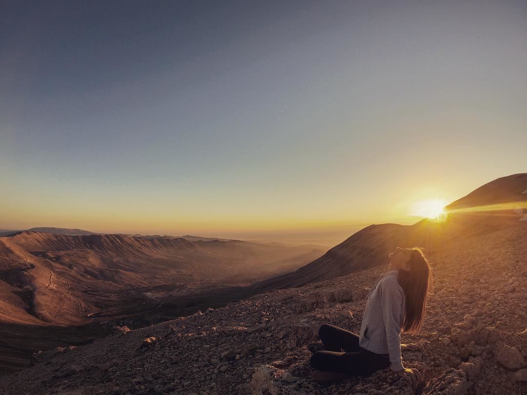 Sunset at 2600 m 💆🏻‍♀️ 📷 @moustapha_zay .......... lebanon ... (Qurnat as Sawda')