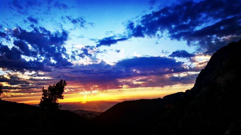  sunset  beautifulsky  livelovelebanon 🌄⛅🍃 (Kasrouane)