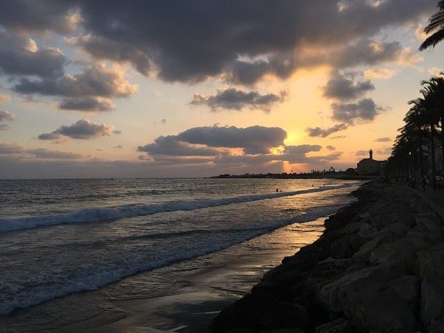  Sunset in  Sour.  nofilterحتى مع غياب الشمس، فيكي أحلى اللحظات!--------- (Tyre, Lebanon)