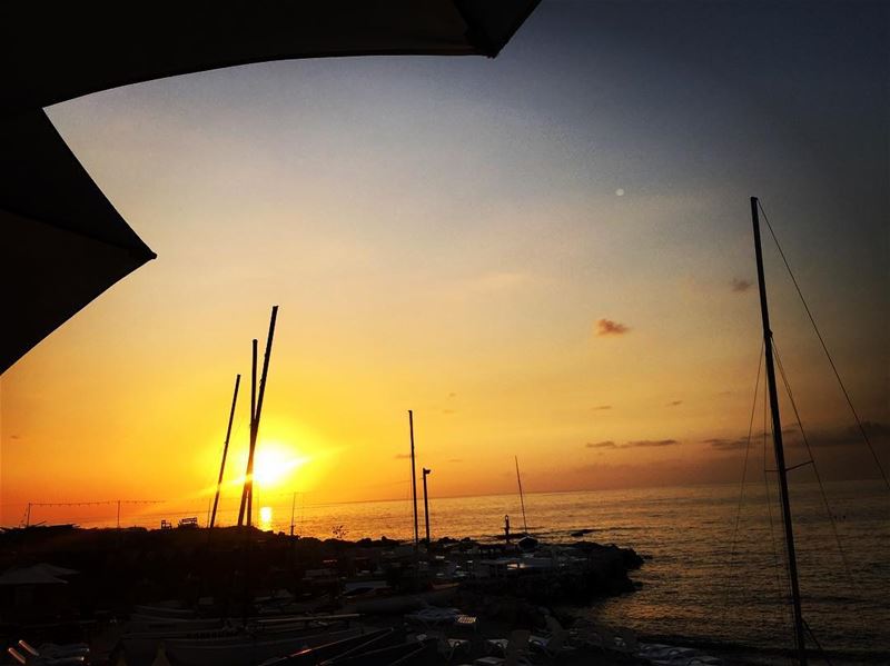 SUNSET 🌞  livelovelebanon ... (Ô Glacee)