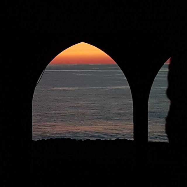 Sunset on the phoenician wall in Batroun. tourleb  tourlebanon ... (Batroûn)