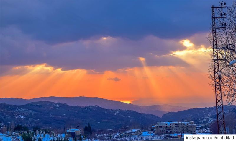 🌅🌅............. Sunset pysglb snow sea beirut clouds... (Faraya Kfardibiene)