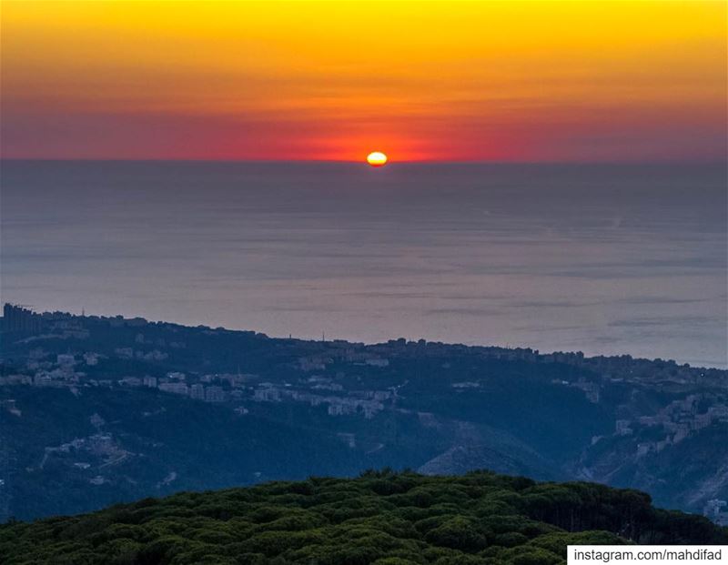 🌅🌅............. Sunset pysglb snow sea beirut clouds... (Kayfun, Mont-Liban, Lebanon)