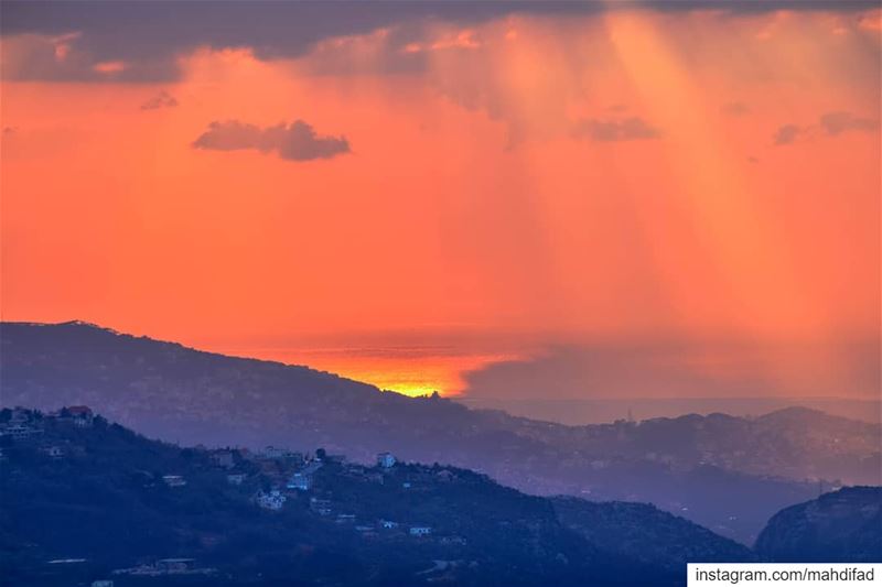 🌅🌅............. Sunset pysglb sunshine moutains clouds... (Kfardebian)