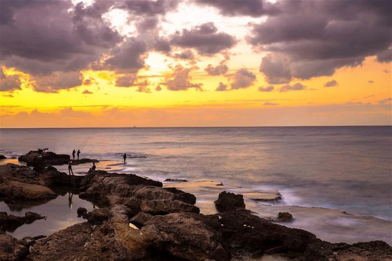 Sunset, selfies, fishing, etc in Beirut!•••the horizon is not str8 ••... (Ain Mraise Beirut)