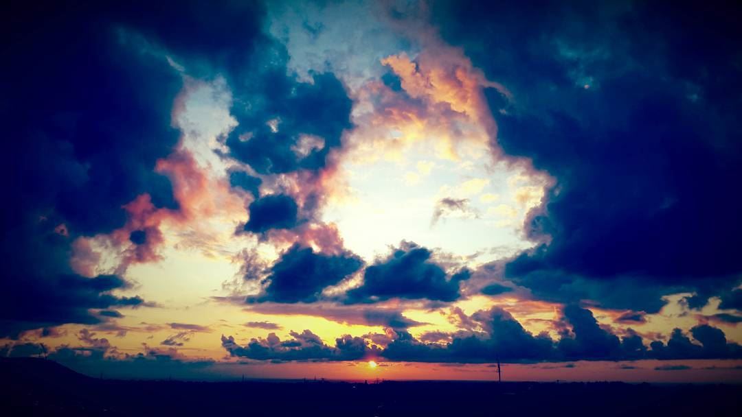  sunset  sun  sunsetstrokes  clouds  colors  colorful  sky  beautifulsky ... (Mejdlaya-Zgharta)