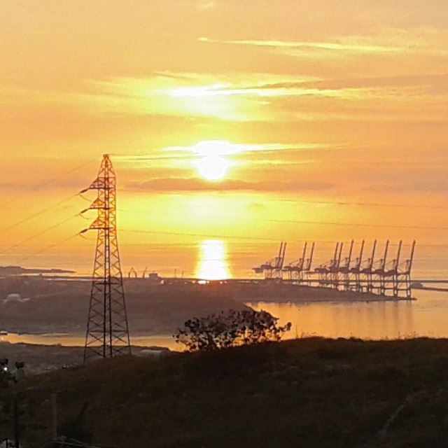 sunset sunlight reflection mediterraneansea beirut discoverlebanon discoverlebanonsnature whatsuplebanon