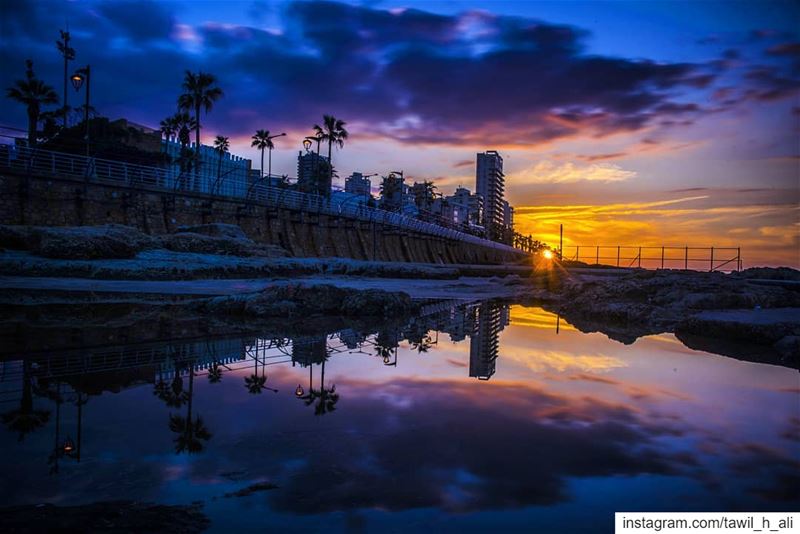 🌅  sunset  sunsetlovers  reflection  sunsets  longexposure  longexposhots... (Ain El Mreisse, Beyrouth, Lebanon)