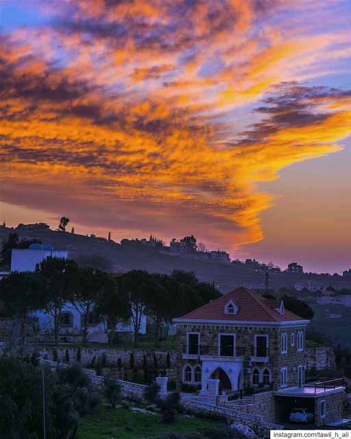 🌄 sunset  sunsetlovers  sunset_vision  beautiful  picoftheday ... (Borj Qallâouîyé, Al Janub, Lebanon)