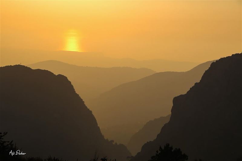 🌄🌅..... sunset sunsetpics landscape landscapephotography... (Ouâdi Qannoûbîne, Liban-Nord, Lebanon)