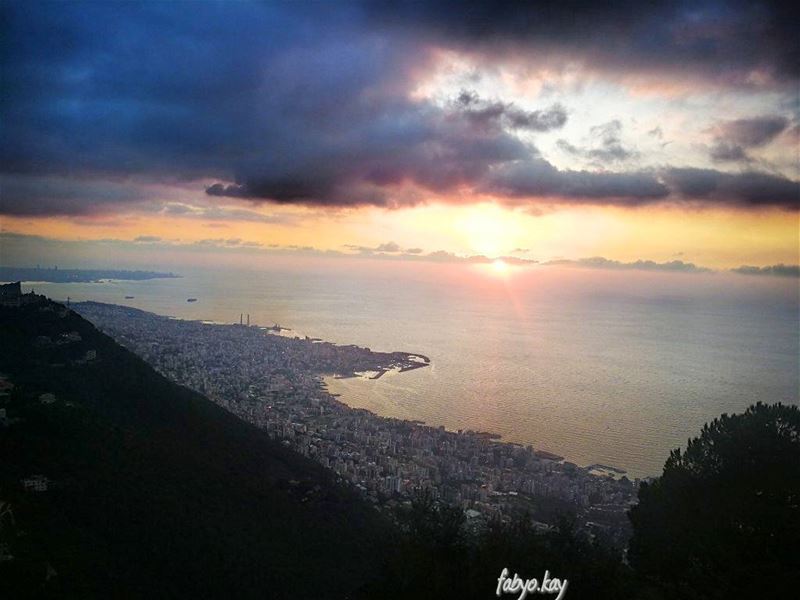  sunset sunsetporn sunsets jounieh lebanesestyle cloudy cloud9 skylovers... (Joünié)