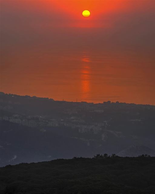 🌅🌅...... Sunset sunshine sea reflection nature landscape beirut... (Kayfun, Mont-Liban, Lebanon)