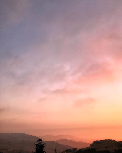 Sunset vibes in the mystical mountains of Lebanon 🌅🇱🇧 (Mount Lebanon Governorate)
