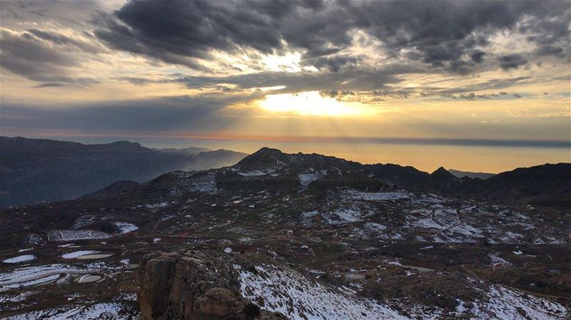 Sunsets and landscapes; a perfect mix 😍 (El Laqloûq, Mont-Liban, Lebanon)