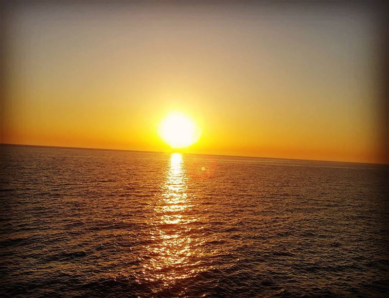 Sunsets are proof that no matter what happens, everyday can end... (Amchit)