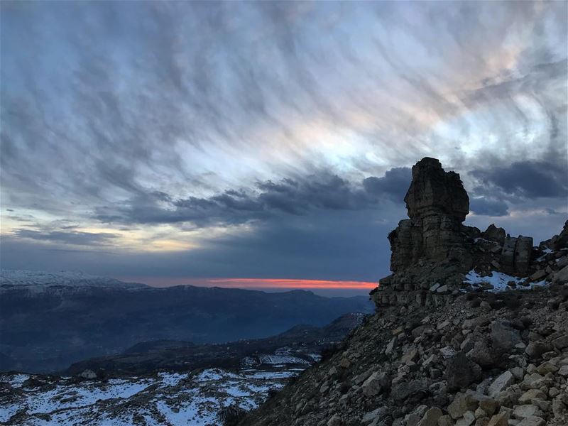 Sunsets, clouds and freezing cold temperatures... exactly what I like 😍 (El Laqloûq, Mont-Liban, Lebanon)