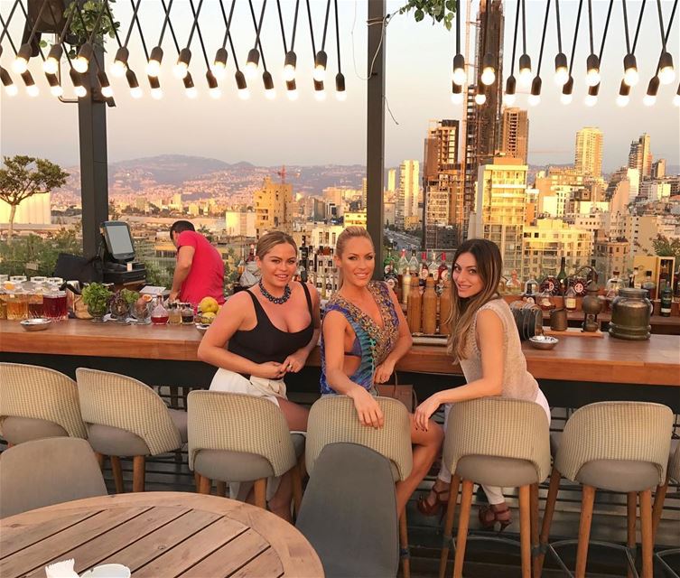 Sunsets in the city with the little cousin in town @rachybab & the... (Iris Beirut)