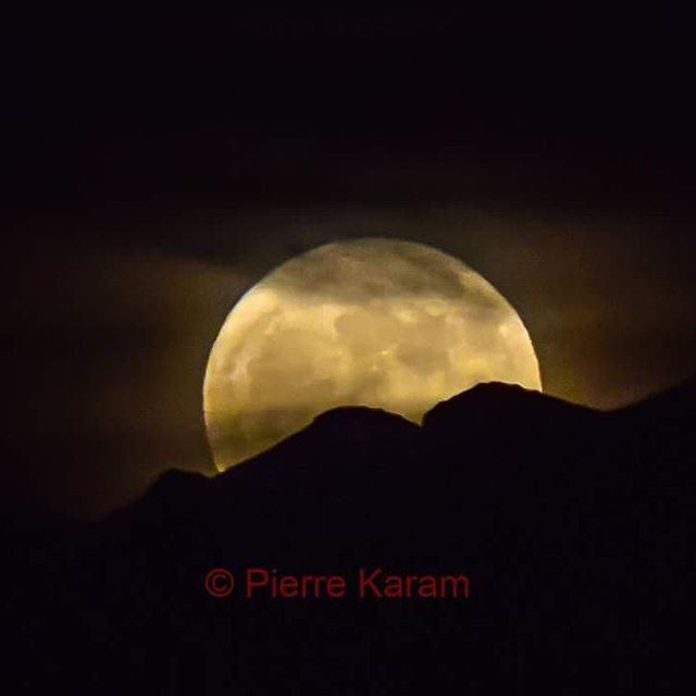  supermoon  supermoonlebanon  lebanon_hdr  lebanon  mountains ... (Annaya-mar charbel)