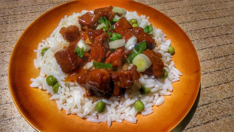 Sweet Carmelized Pork with Rice anyone?Give us a call ☎️ 03 25 13 19,... (Em's cuisine)