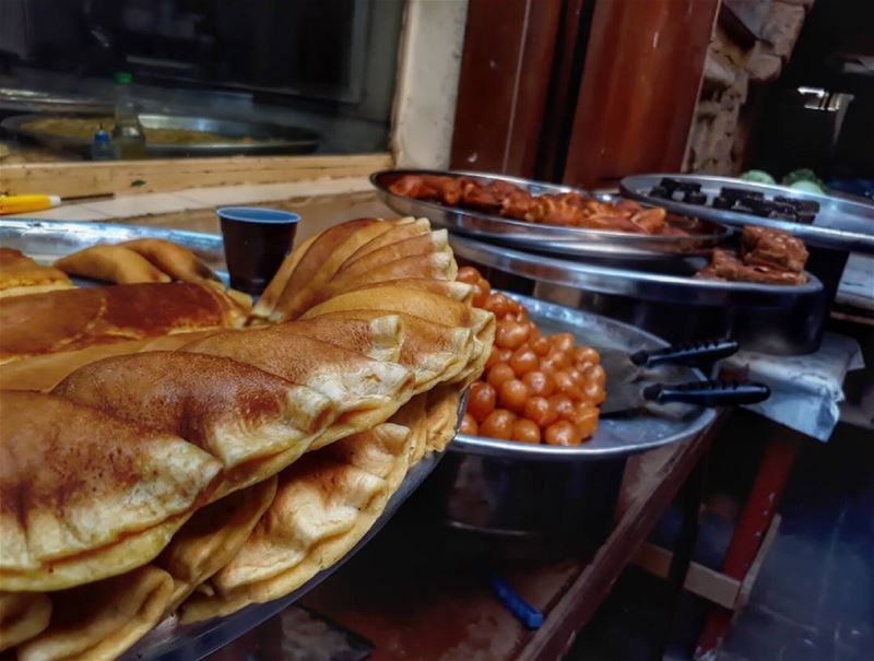 Sweets of the old Saida market  lebanon  kalawounphoto  lebanonfood ... (Saïda, Al Janub, Lebanon)