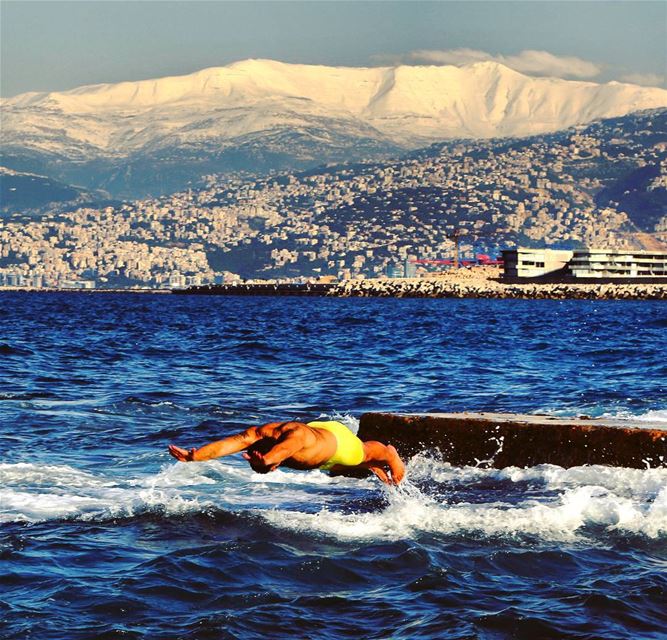 Swimming in the winter is a big challenge! (Beirut by @ap.images) 🏖🗻🌊⛄🇱