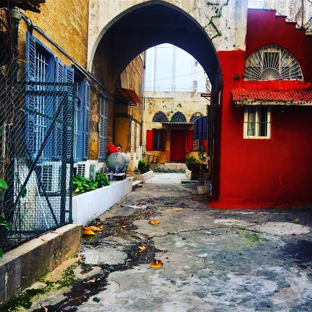 Swipe to get inside 🏠❤🌷🌺🍁 sursockstreet  lebanesehouses   achrafieh ... (Achrafieh, Lebanon)