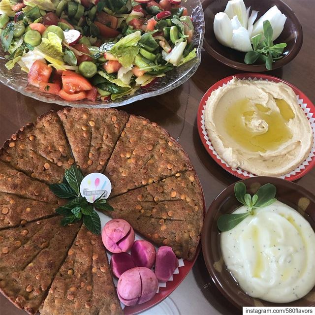 Syem mbarak 😍😋 let’s start with these tasty items: kebbet hommos, nayyet... (Zgharta)