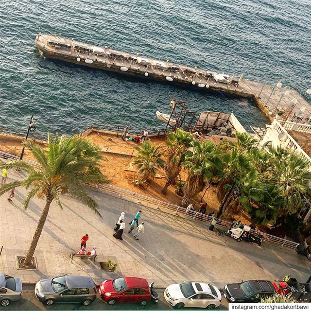 Take it easea..... topview  strolling  bythesea  bythewater ... (Ain Mraysse)